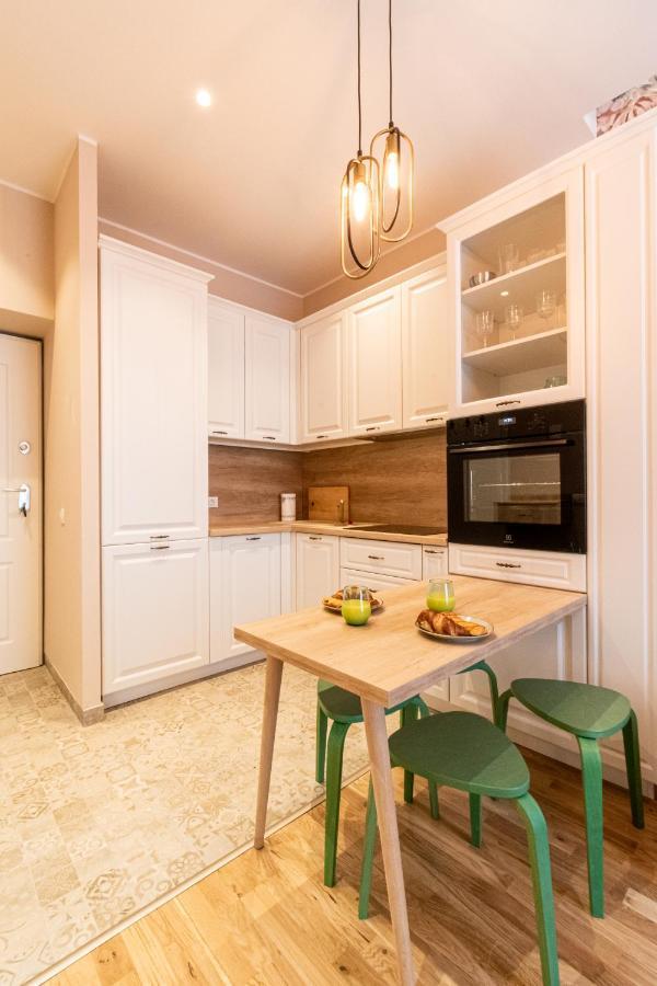 Black Gate - Quiet Studio In The Heart Of Old Town With Free Private Secured Parking 브라쇼브 외부 사진