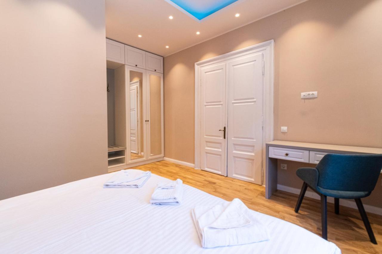 Black Gate - Quiet Studio In The Heart Of Old Town With Free Private Secured Parking 브라쇼브 외부 사진