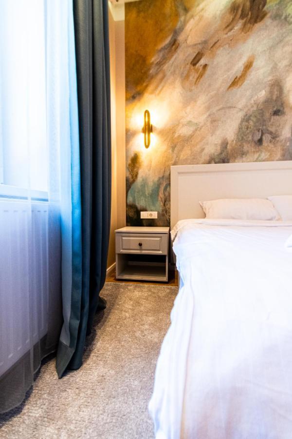 Black Gate - Quiet Studio In The Heart Of Old Town With Free Private Secured Parking 브라쇼브 외부 사진