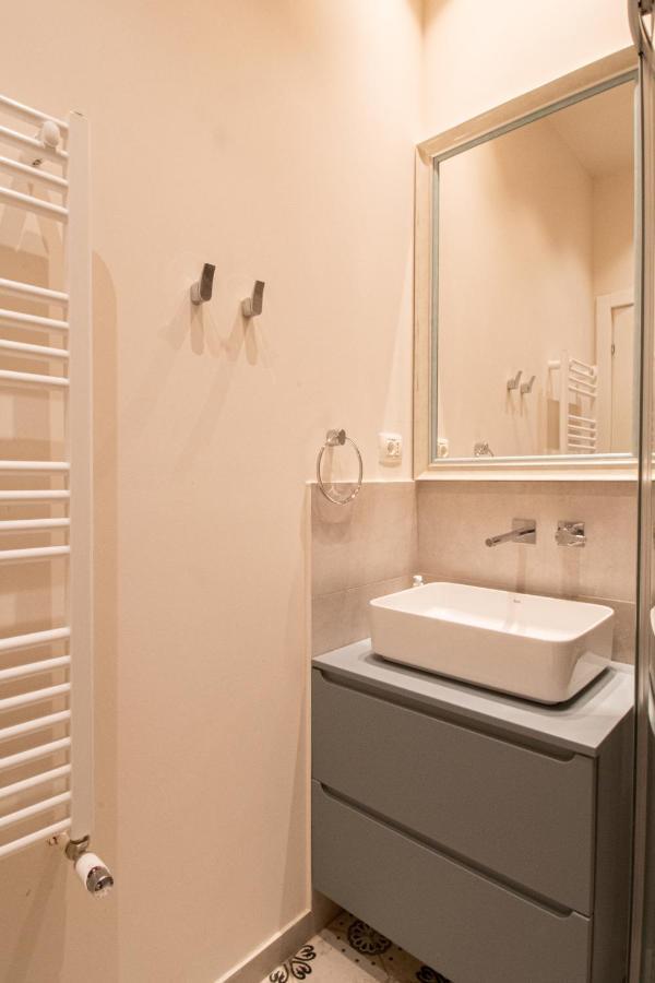 Black Gate - Quiet Studio In The Heart Of Old Town With Free Private Secured Parking 브라쇼브 외부 사진